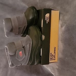 NWT The North Face Alpenglow II Boot,  Toddler sz 4&8,  Zinc Gray / Black